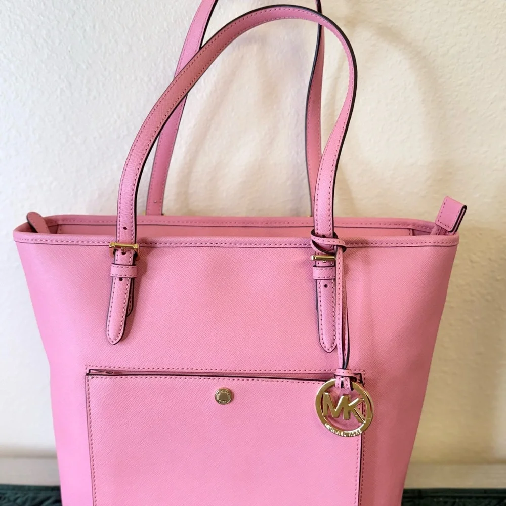 BARELY USED…… MICHAEL KORS JET SET PINK MEDIUM TOTE w/MATCHINGVWALLET - Picture 2 of 12